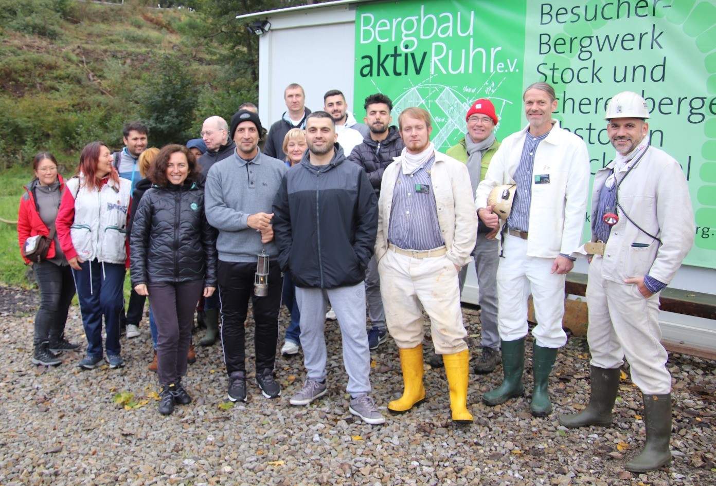 Gruppenfoto mit Führern von Bergbau aktiv