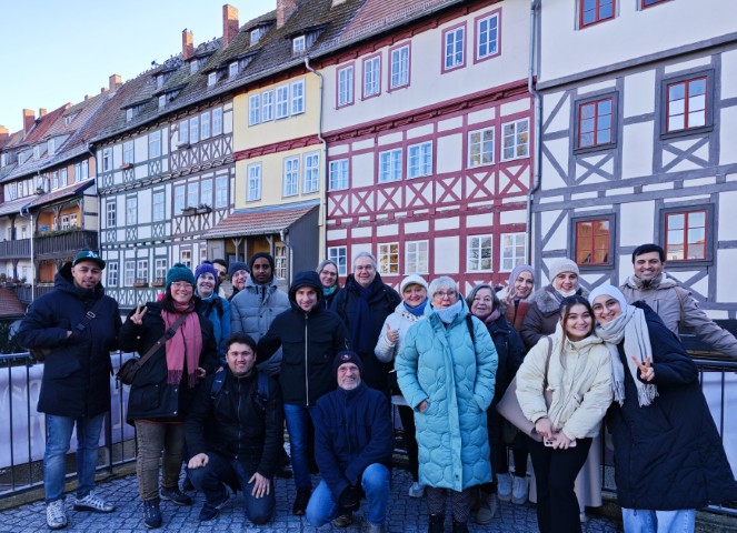 Gruppenfoto vor der Lrämerbrücke in Erfurt
